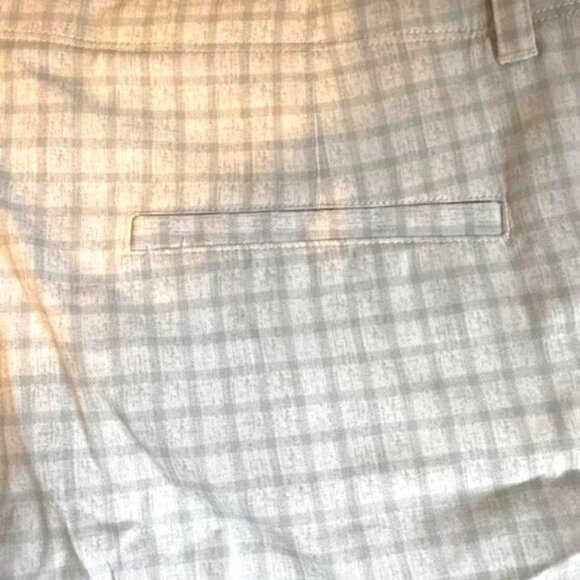 Jack Nicklaus Shorts Men’s 38 Golf White Gray Grid Flat Front Plaid Causal golf - Picture 2 of 8